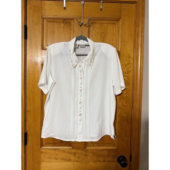 Liz Baker Tops - Liz Baker White Embroidered Floral Pearl Button Up Short Sleeve Blouse Women 16
